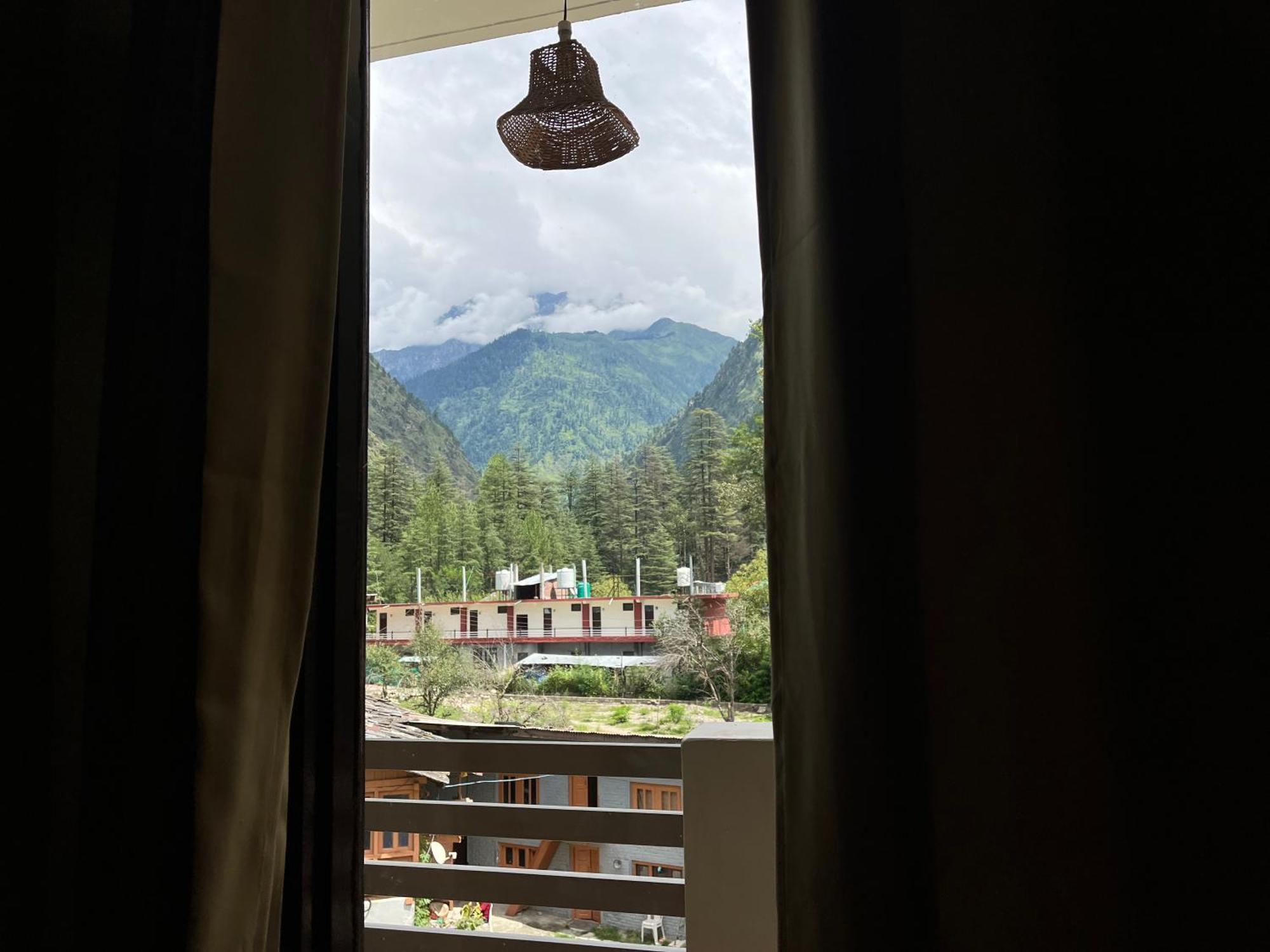 The Royal Orchard Kasol Hotel Exterior photo